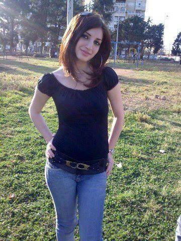 Ela je suis sur ce site de rencontre coquine car je veux rencontrer un homme de mon âge, pas trop vieux ni trop jeune non plus pour une relation constructive et durable