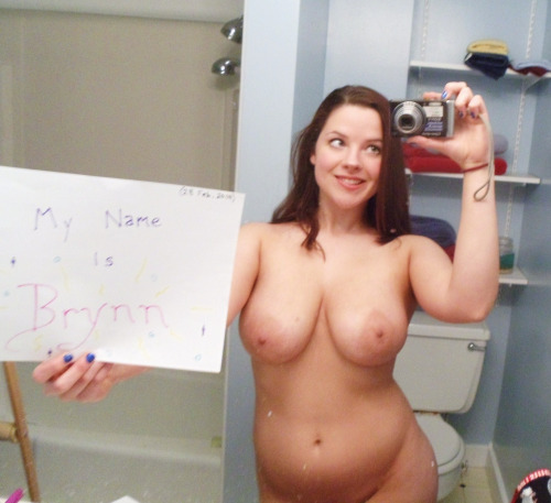 Kayla je suis sur ce site de cul gratuit pour du sexe, je vous offre une rencontre de qualité en prenant les choses en main