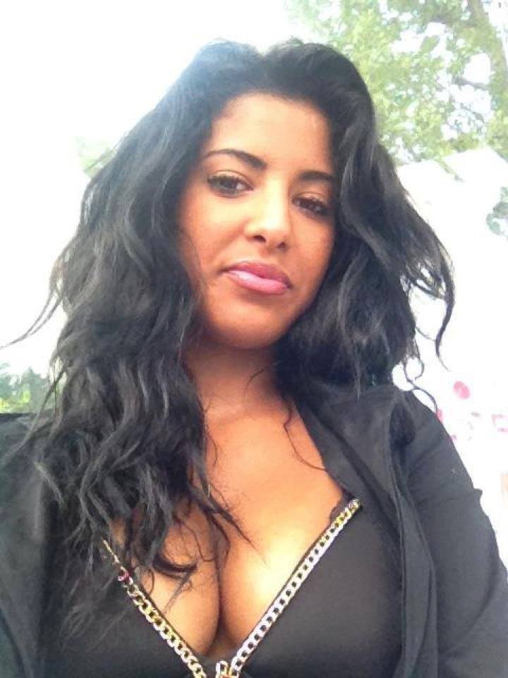 Arwen je suis sur ce site de rencontre adulte seulement pour sucer une grosse poutre bien epaisse