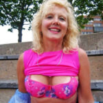 Serena je suis sur ce site de sexe car je suis encore célibataire et je ne compte pas me maquer maintenant je préfère profiter de la vie avant de me poser avec un homme