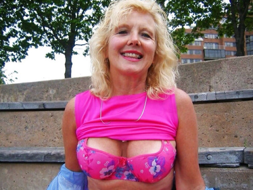 Serena je suis sur ce site de sexe car je suis encore célibataire et je ne compte pas me maquer maintenant je préfère profiter de la vie avant de me poser avec un homme