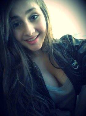 Tess, 17 cherche une aventure coquine