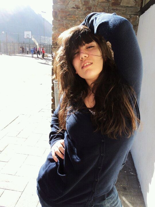 Aina, 21 cherche rencontre en tout genre